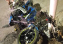 DOS LESIONADOS DE CONSIDERACIÓN TRAS IMPACTARSE MOTOCICLETA CONTRA UN POSTE.